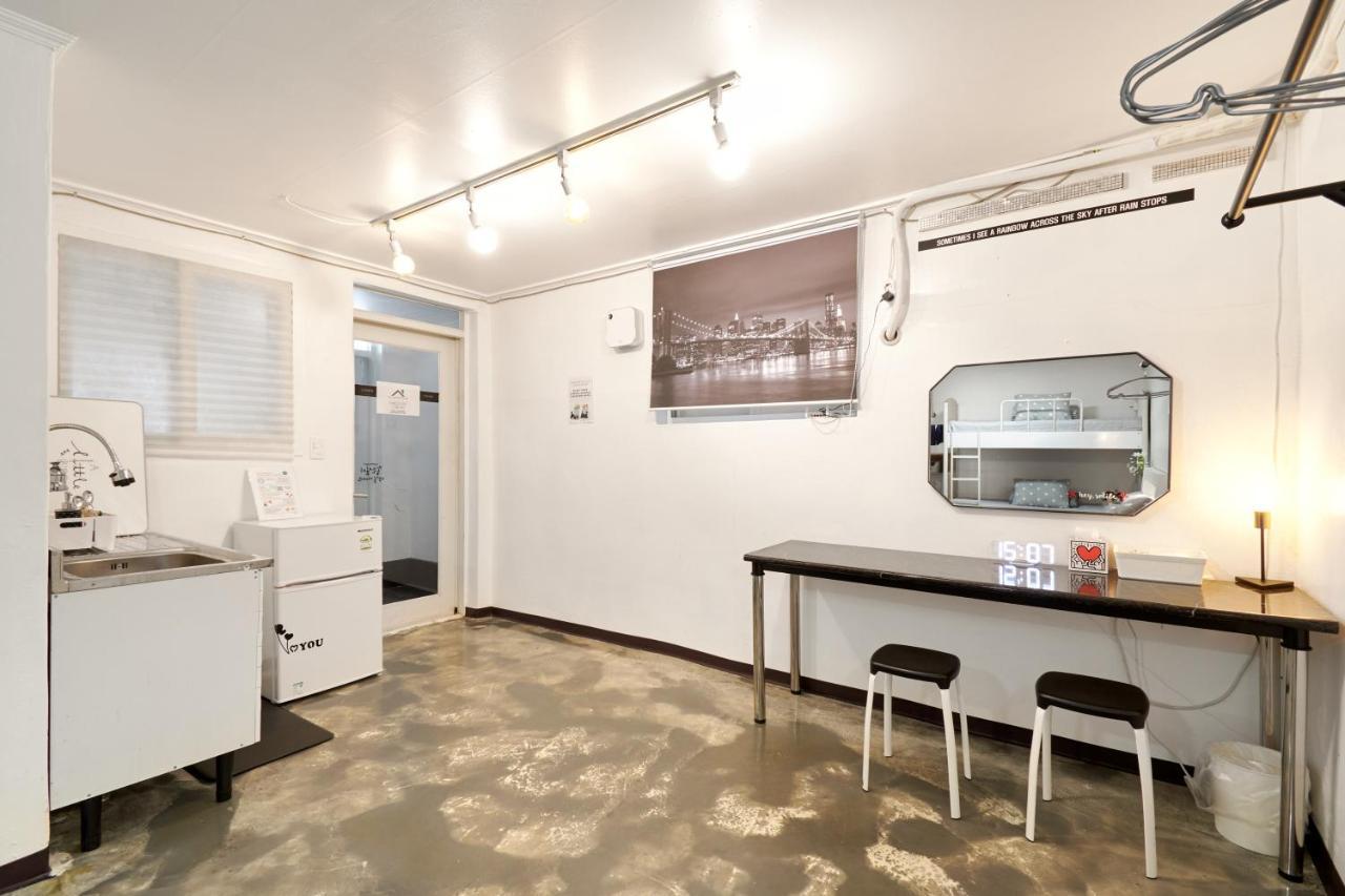Jun Guesthouse Seoul Bagian luar foto