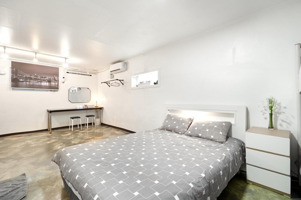 Jun Guesthouse Seoul Bagian luar foto