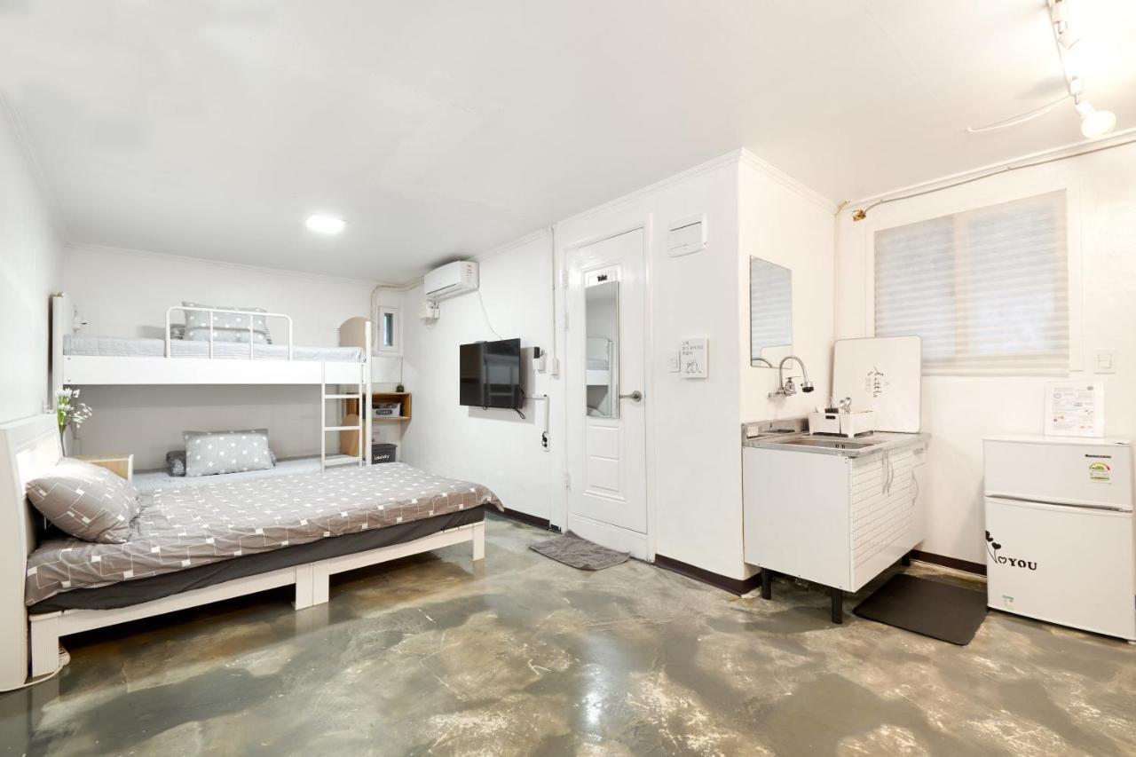 Jun Guesthouse Seoul Bagian luar foto
